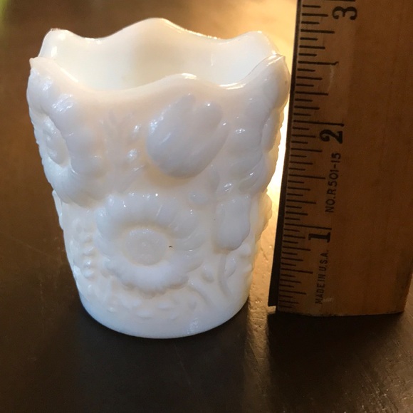 Milk Glass Mini Vase/Votive Holder w/Daisy Pattern - Picture 12 of 12